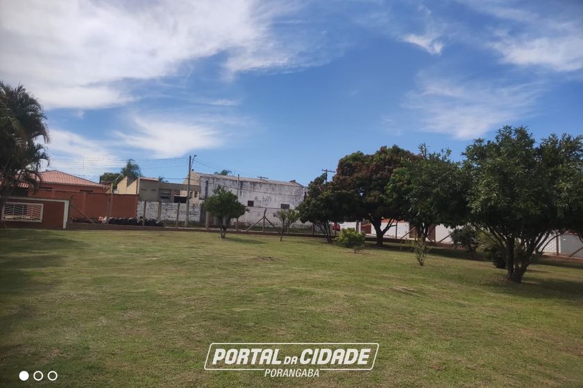 Ch&aacute;cara &agrave; venda - 2000m&sup2; - Colina Verde