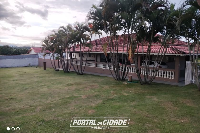 Ch&aacute;cara &agrave; venda - 2000m&sup2; - Colina Verde