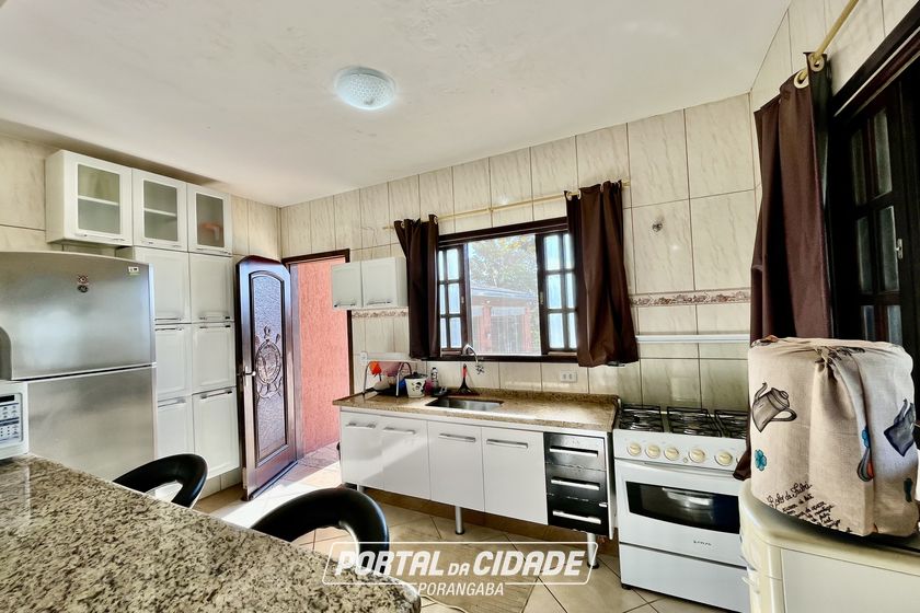 Ch&aacute;cara &agrave; venda - 180m&sup2; - &Aacute;rea Rural de Porangaba