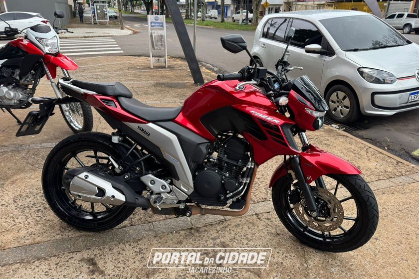 YAMAHA FZ25