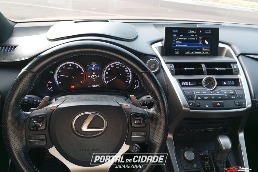 Lexus NX-200t