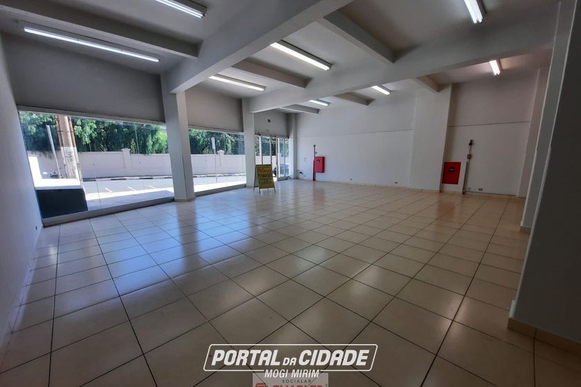 Sal&atilde;o Comercial &agrave; venda - 180m&sup2; - Centro