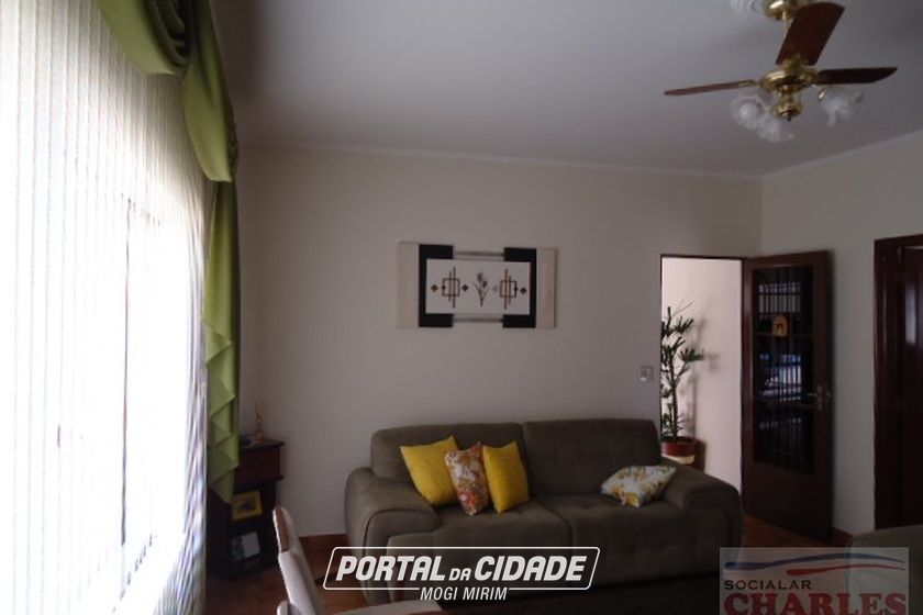 Casa &agrave; venda - 200m&sup2; - Centro