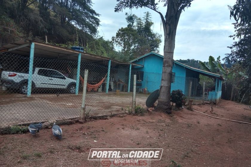 S&iacute;tio &agrave; venda - 120m&sup2; - Centro