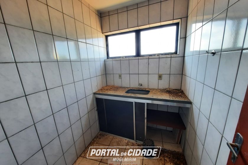 Sal&atilde;o Comercial para alugar - 160m&sup2; - Centro