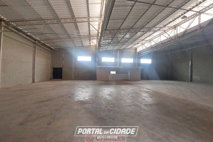 Sal&atilde;o Comercial para alugar - 645m&sup2; - Centro