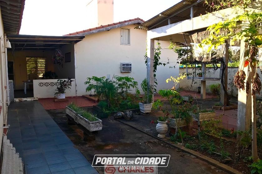 Casa para alugar - 296m&sup2; - Centro