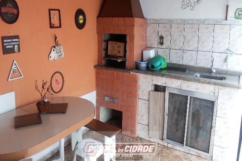 Casa &agrave; venda - 200m&sup2; - Centro