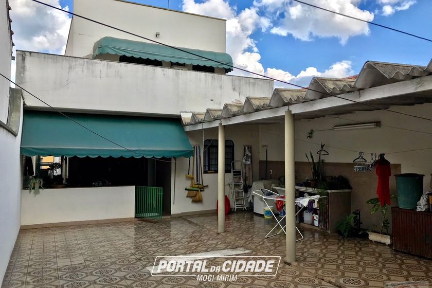 Casa &agrave; venda - 255m&sup2; - Centro