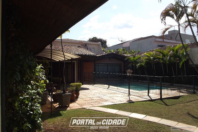 Casa &agrave; venda - 376m&sup2; - Centro