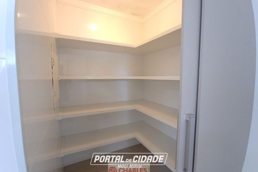 Casa &agrave; venda - 600m&sup2; - Centro