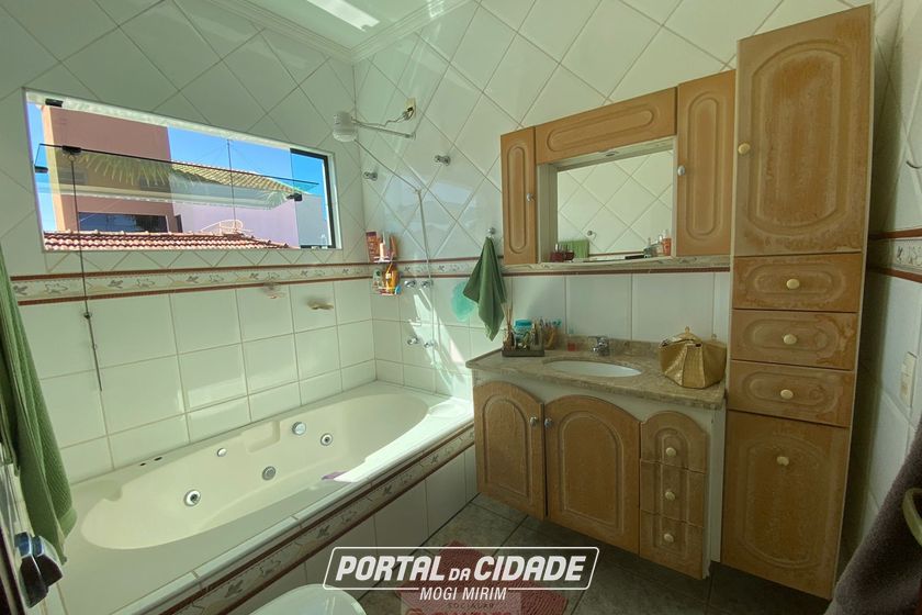 Casa &agrave; venda - 325m&sup2; - Centro