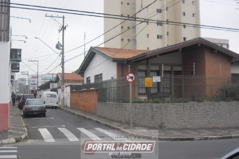 Casa &agrave; venda - 600m&sup2; - Centro