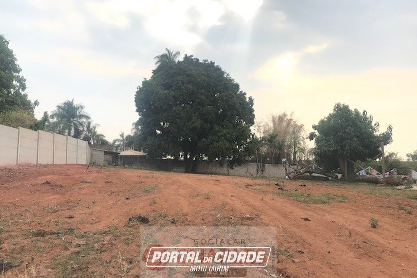 S&iacute;tio &agrave; venda - 390m&sup2; - Centro