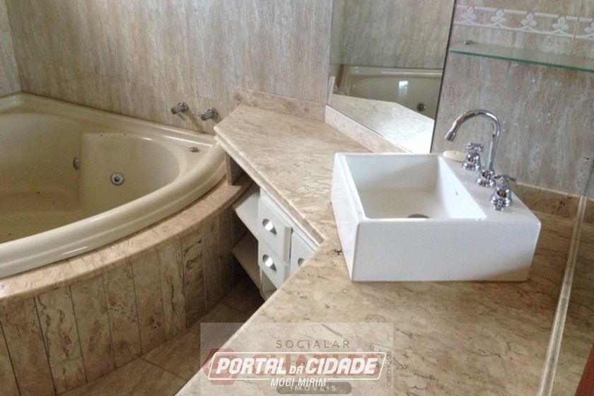 Casa &agrave; venda - 800m&sup2; - Centro
