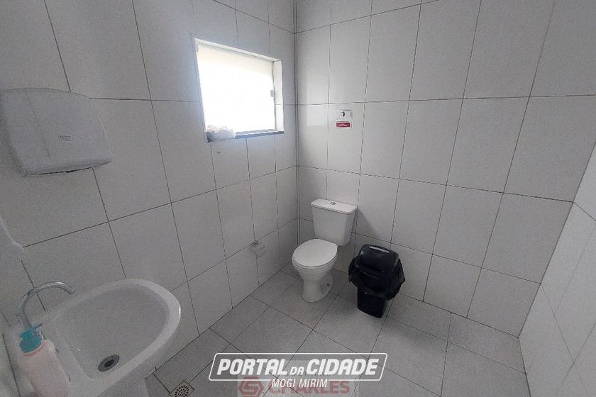 Sal&atilde;o Comercial para alugar - 645m&sup2; - Centro