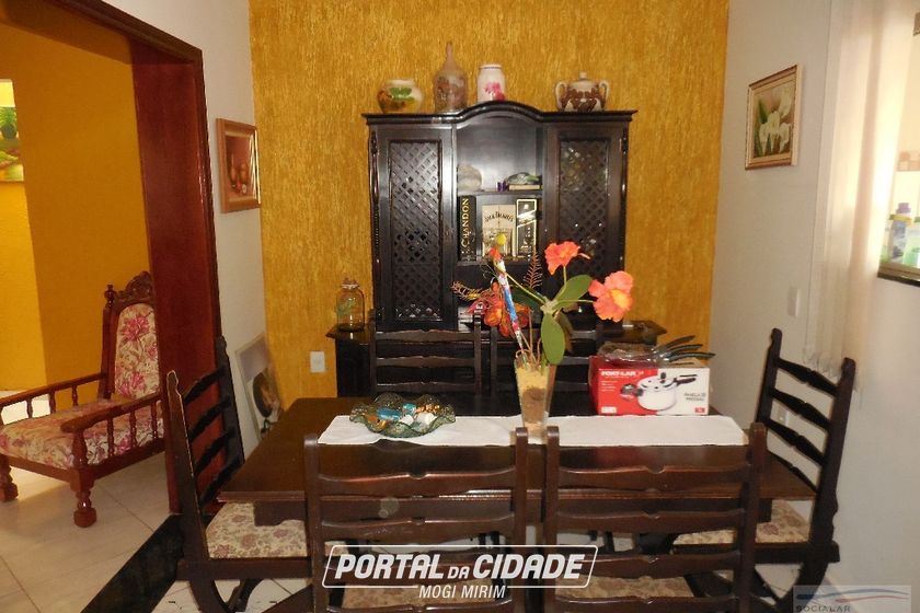 Casa &agrave; venda - 200m&sup2; - Centro
