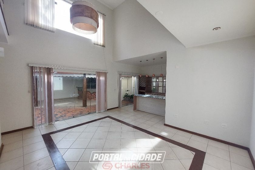 Casa &agrave; venda - 350m&sup2; - Centro