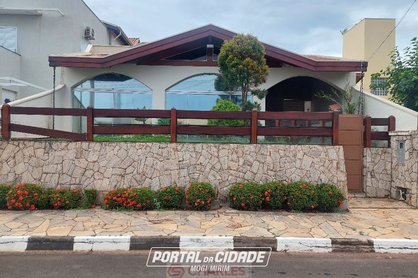 Casa &agrave; venda - 240m&sup2; - Centro