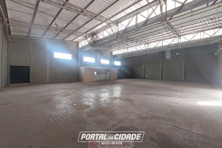 Sal&atilde;o Comercial para alugar - 645m&sup2; - Centro
