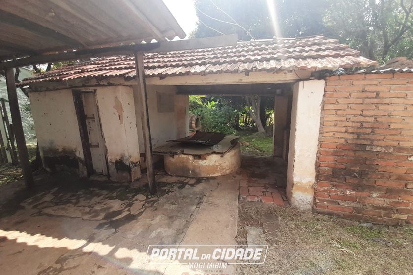 S&iacute;tio &agrave; venda - 10m&sup2; - Centro