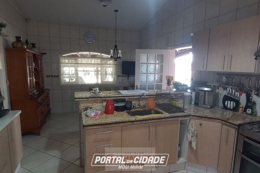S&iacute;tio &agrave; venda - 300m&sup2; - Centro