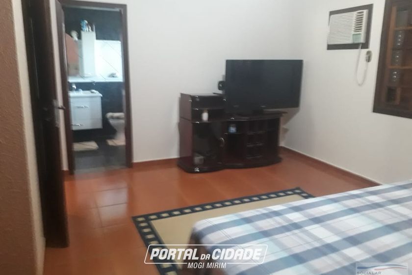 S&iacute;tio &agrave; venda - 700m&sup2; - Centro