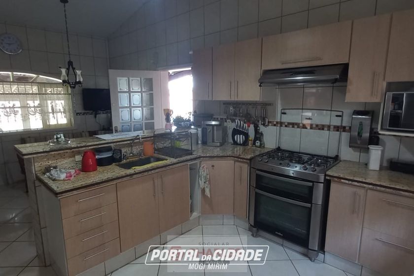 S&iacute;tio &agrave; venda - 300m&sup2; - Centro