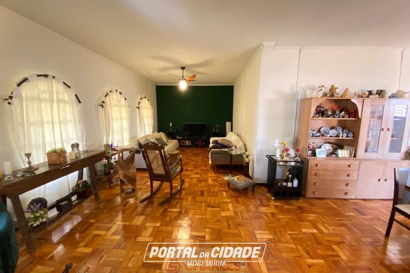 Casa &agrave; venda - 261m&sup2; - Centro