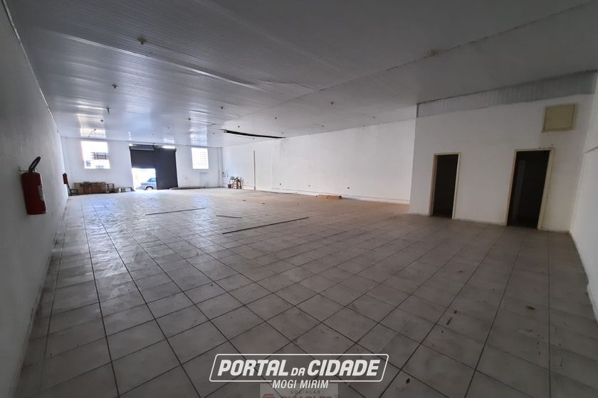 Sal&atilde;o Comercial para alugar - 335m&sup2; - Centro