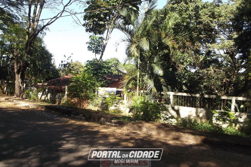 S&iacute;tio &agrave; venda - 110m&sup2; - Centro