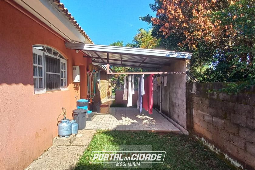 S&iacute;tio &agrave; venda - 300m&sup2; - Centro