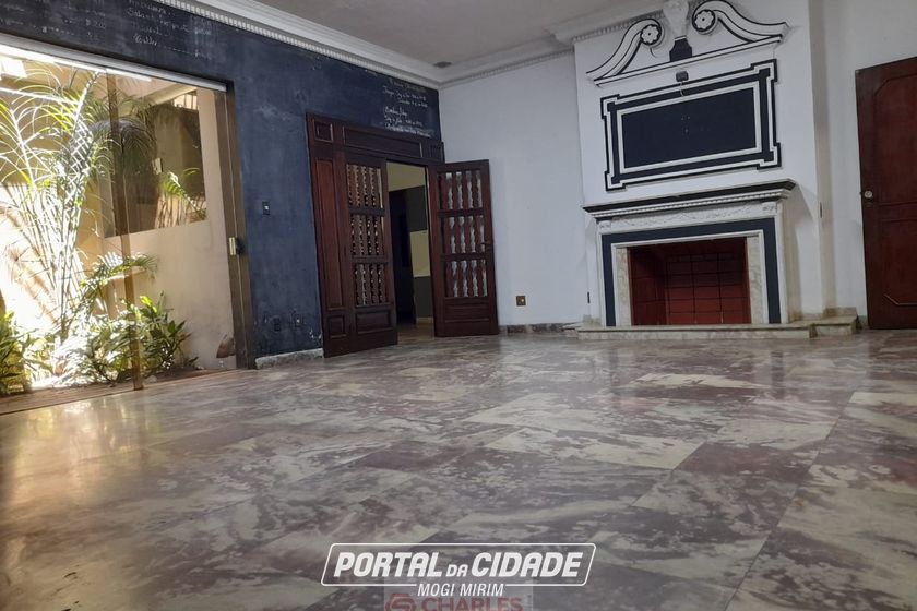 Casa &agrave; venda - 294m&sup2; - Centro