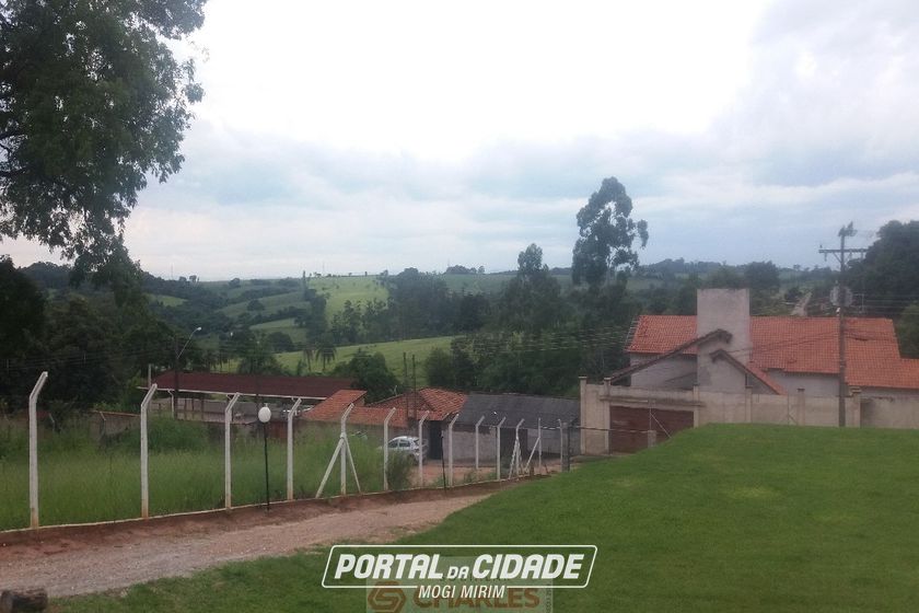 S&iacute;tio &agrave; venda - 450m&sup2; - Centro