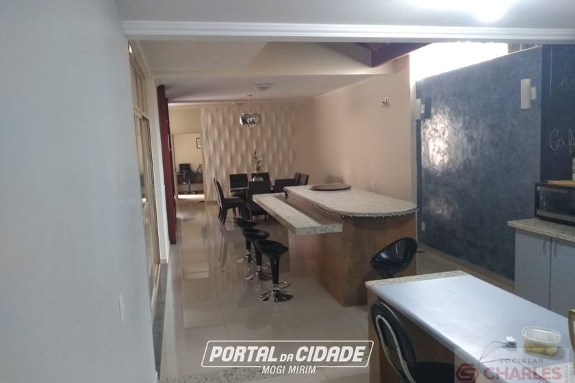 Casa &agrave; venda - 438m&sup2; - Centro