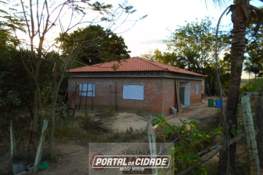 S&iacute;tio &agrave; venda - 150m&sup2; - Centro