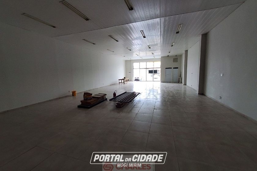 Sal&atilde;o Comercial para alugar - 180m&sup2; - Centro