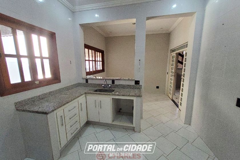Casa para alugar - 200m&sup2; - Centro