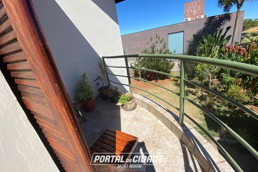 Casa &agrave; venda - 325m&sup2; - Centro