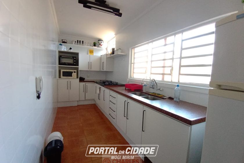 Casa para alugar - 360m&sup2; - Centro