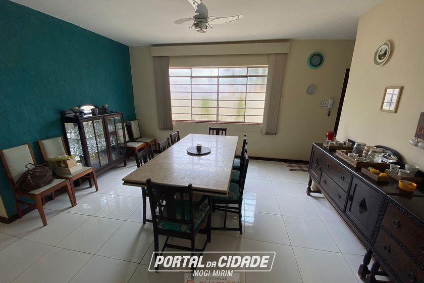 Casa &agrave; venda - 276m&sup2; - Centro