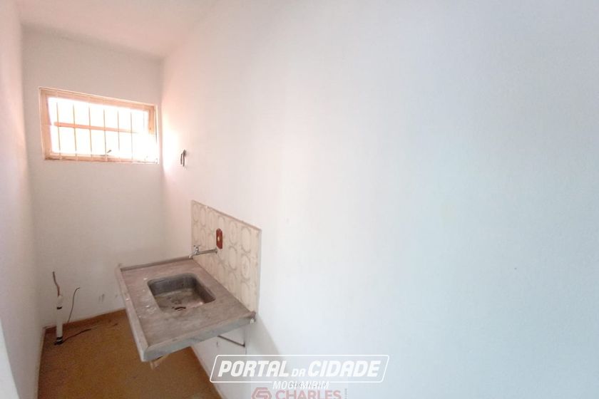 Sal&atilde;o Comercial para alugar - 180m&sup2; - Centro