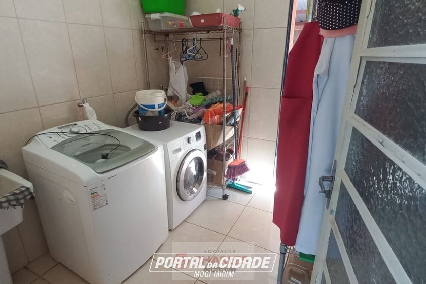 S&iacute;tio &agrave; venda - 300m&sup2; - Centro