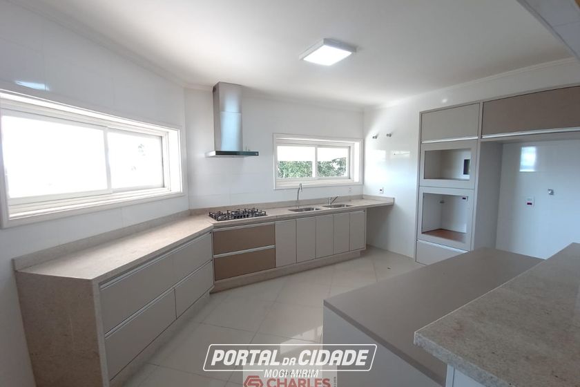 Casa &agrave; venda - 600m&sup2; - Centro
