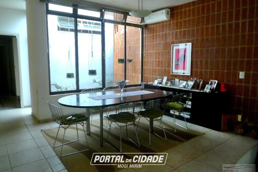 Casa &agrave; venda - 250m&sup2; - Centro