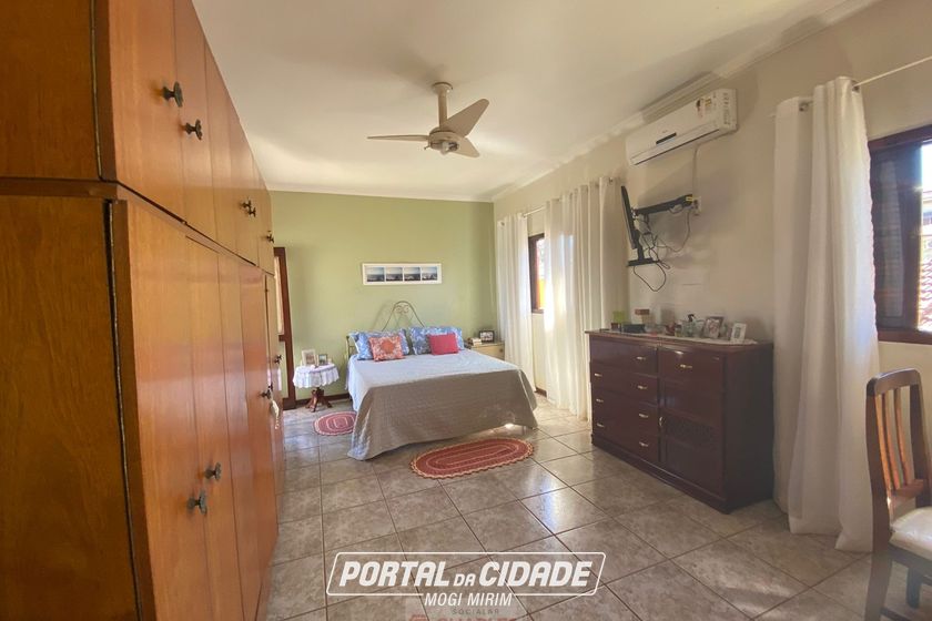 Casa &agrave; venda - 325m&sup2; - Centro