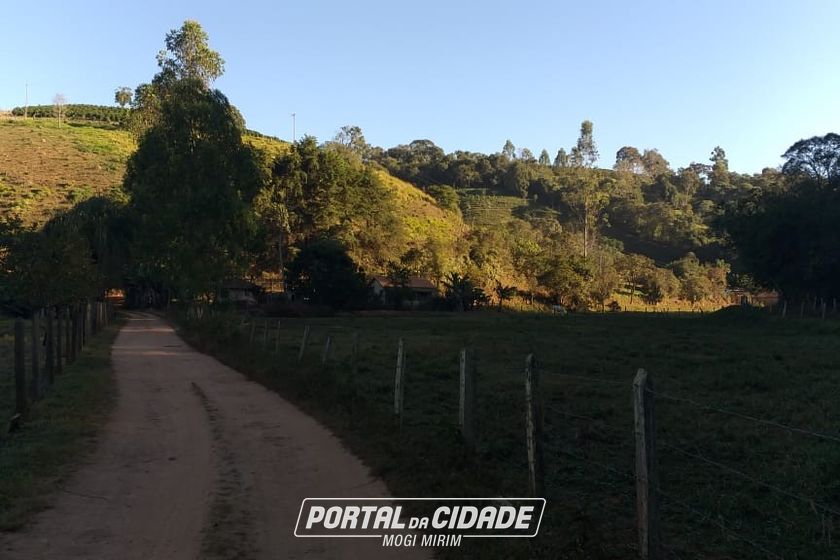 S&iacute;tio &agrave; venda - 120m&sup2; - Centro