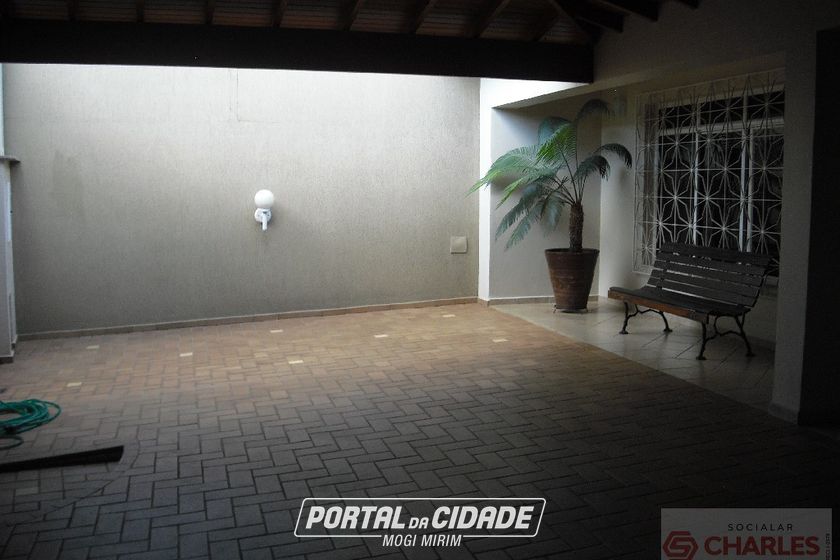 Casa &agrave; venda - 300m&sup2; - Centro