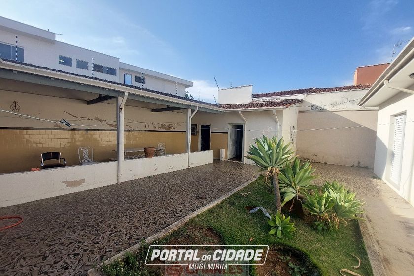 Casa &agrave; venda - 200m&sup2; - Centro