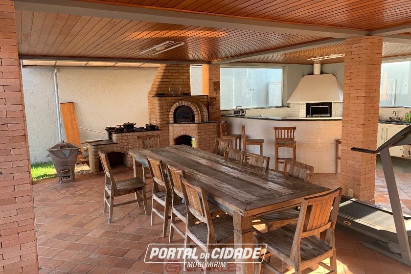 Casa &agrave; venda - 480m&sup2; - Centro